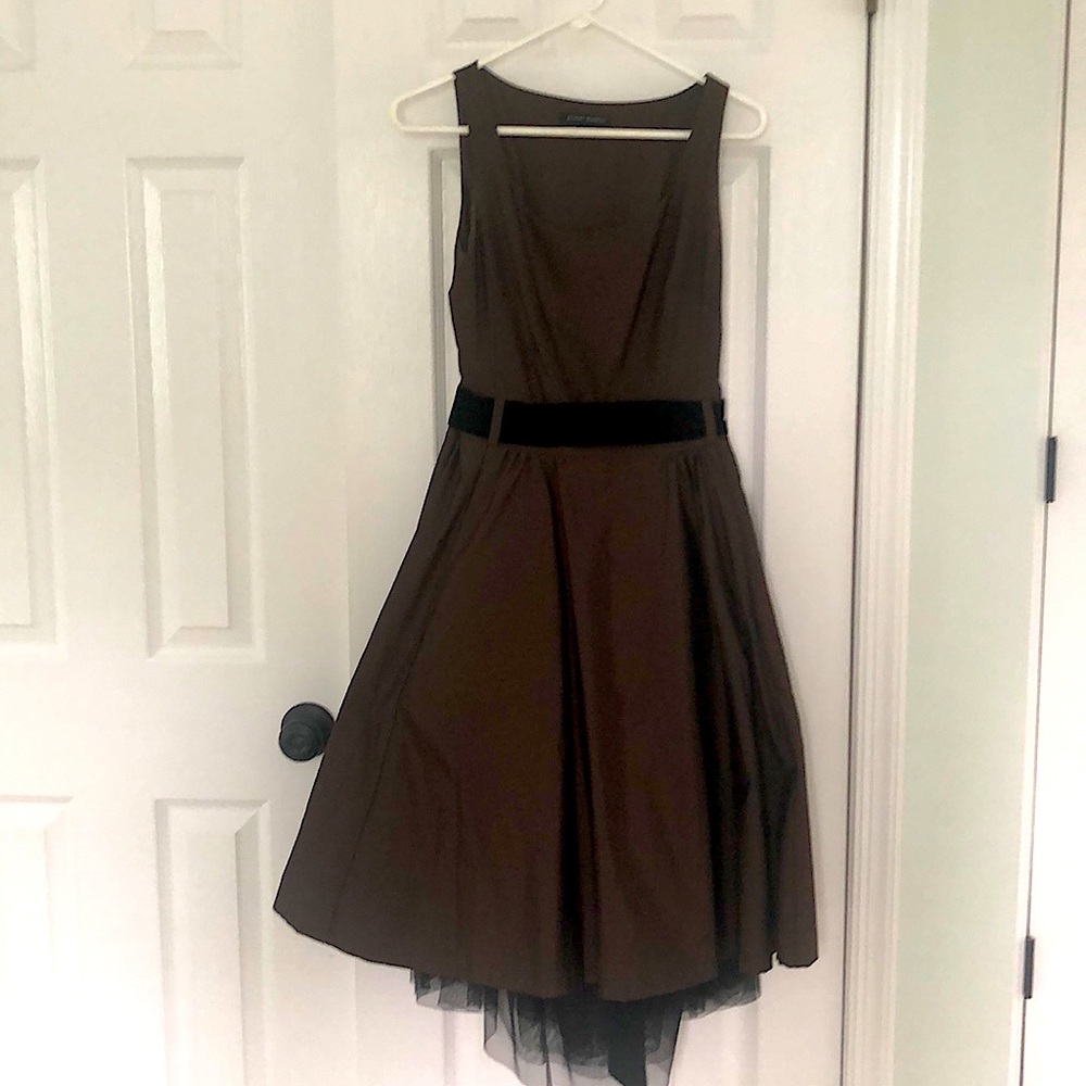 Brown dress with taffeta. Velvet black bow.